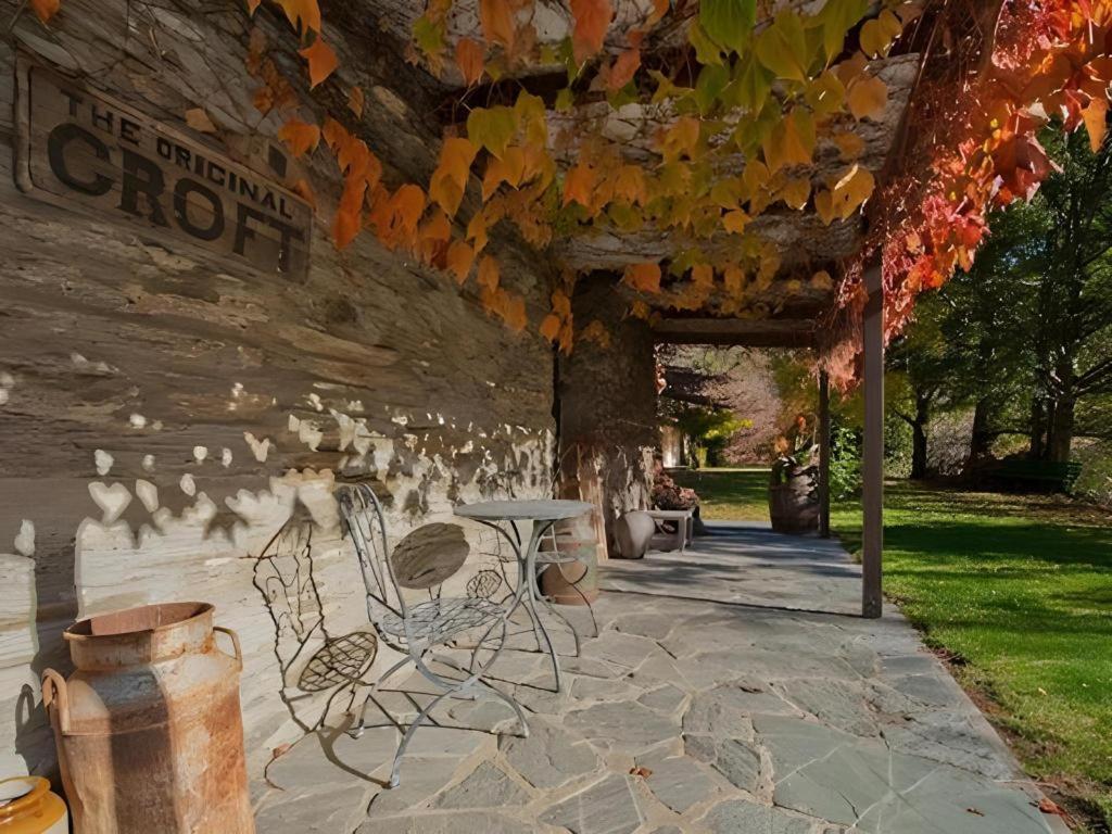 The Arrow Hotel Ароутаун Екстериор снимка