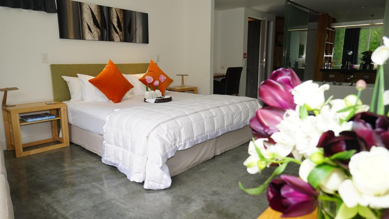 The Arrow Hotel Ароутаун Екстериор снимка