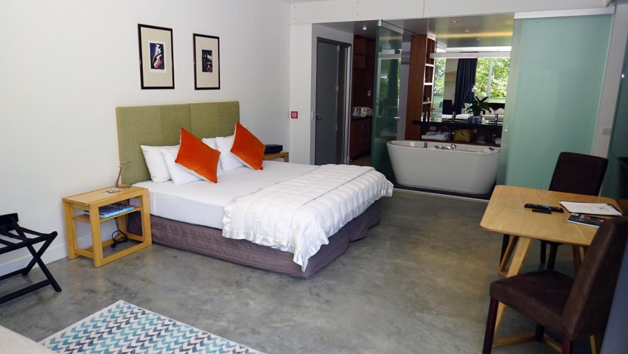 The Arrow Hotel Ароутаун Екстериор снимка