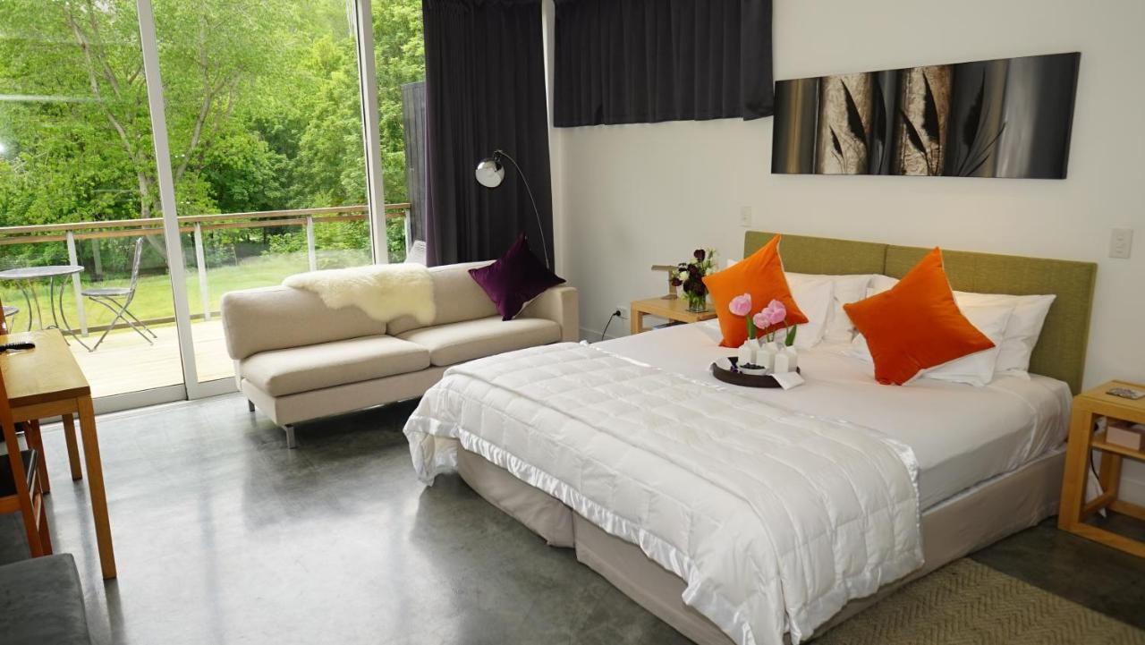 The Arrow Hotel Ароутаун Екстериор снимка