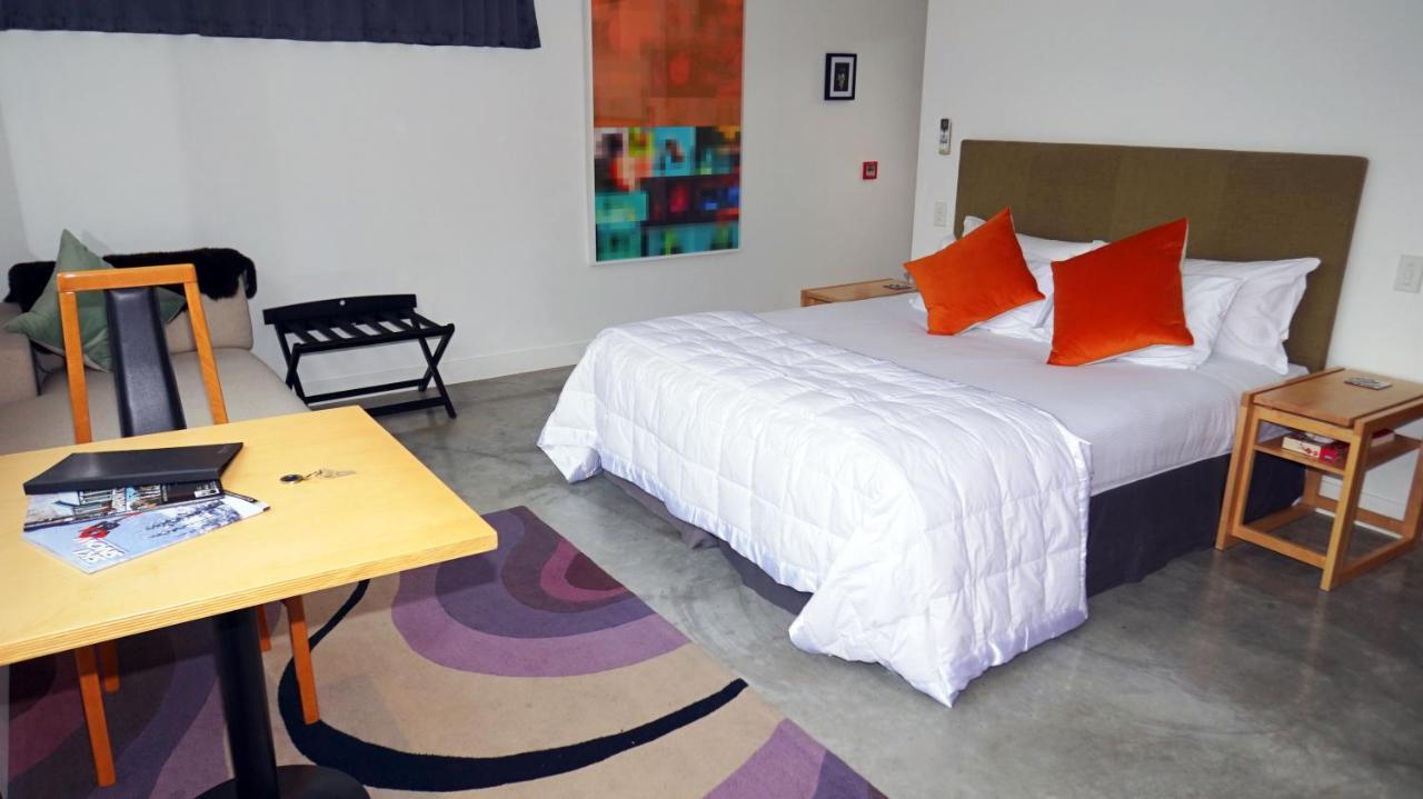 The Arrow Hotel Ароутаун Екстериор снимка