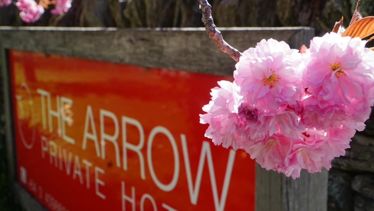 The Arrow Hotel Ароутаун Екстериор снимка