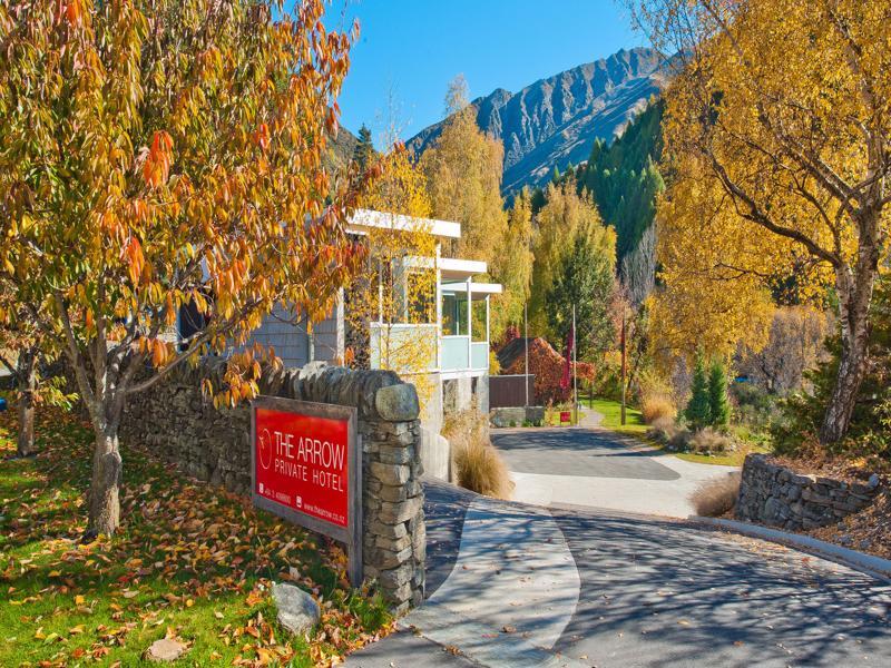 The Arrow Hotel Ароутаун Екстериор снимка